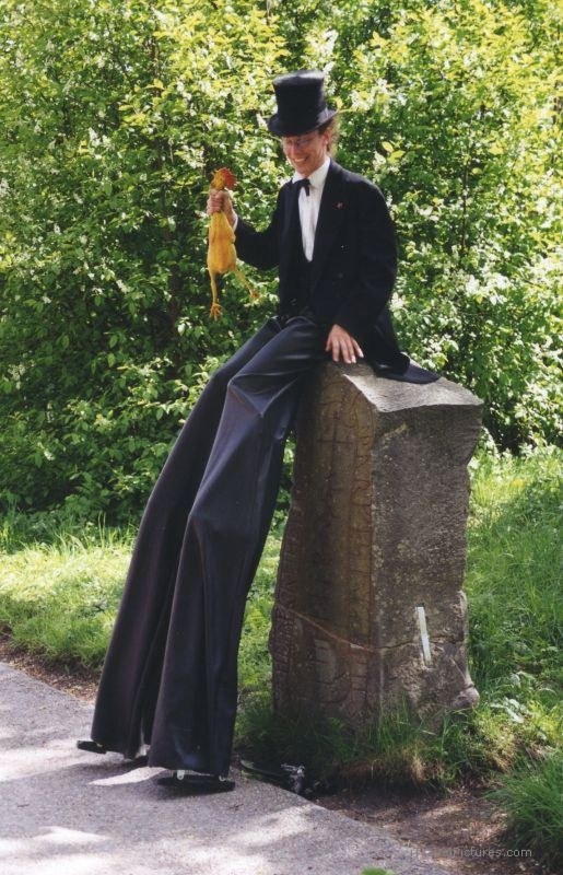 Stockholm man stilt stilts